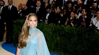 Η Jennifer Lopez μόλις έκανε δώρο στην Britney Spears αυτά τα πανάκριβρα μποτάκια!