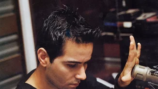 O Αλέξανδρος Χριστόπουλος γιορτάζει τα 20 χρόνια του στη βραδινή ζώνη