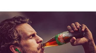 3+1 ερωτήσεις για τη νέα Coca-Cola που κυκλοφόρησε σε παγκόσμια πρεμιέρα στην Ελλάδα!