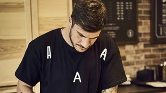 O Άκης Πετρετζίκης μαγειρεύει το αγαπημένο σου φαγητό!