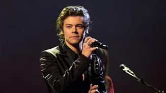 Harry Styles: Κι όμως τόλμησε και φόρεσε αυτό το κοστούμι!