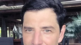 Ο Σάκης Ρουβάς ποζάρει την ώρα της αγαπημένης του συνήθειας και ξετρελαίνει το Instagram