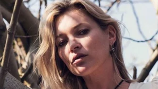 Kate Moss: Γυμνή για τη δική της συλλογή κοσμημάτων
