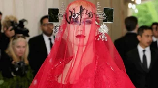 Katy Perry: Το φόρεμά της στο Met Gala δίχασε τους fans της