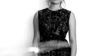 Το διάσημο μοντέλο παραδέχεται: «Όλα πάνω μου είναι ψέυτικα εκτός από τα μάγουλά μου»