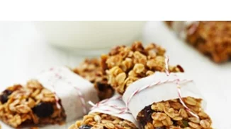 Οι πιο νόστιμες μπάρες δημητριακών με τη συνταγή της Σάντυ Κουτσοσταμάτη