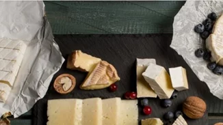 Debate τέλος: Το τυρί και τα γαλακτοκομικά (ακόμα και με πλήρη λιπαρά) δεν επιβαρύνουν την καρδιά!