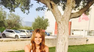 Ελένη Τσολάκη: Εντυπωσιακή εμφάνιση με τον σύντροφό της