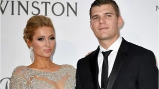 Paris Hilton: Πιo διαχυτική από ποτέ στις Κάννες με τον σύντροφό της