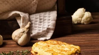 Vegan τηγανίτες γλυκοπατάτας με γουακαμόλε