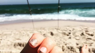 Copper nails: Αυτό είναι το χρώμα που θα βάψεις τα νύχια σου αυτή την εβδομάδα