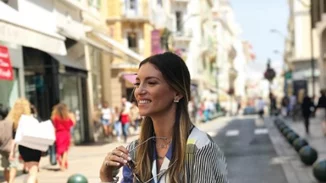 Αθηνά Οικονομάκου: Συνεχίζει τις διακοπές στην Γαλλία με τον σύντροφό της