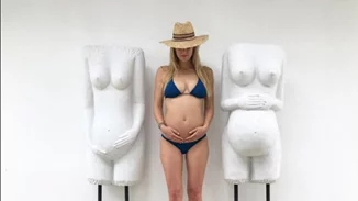 Bar Refaeli: Μας δείχνει την φουσκωμένη κοιλιά της