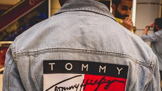 Hilfiger Denim: Tα 90s επέστρεψαν με μία capsule συλλογή και ένα υπέροχο fashion party