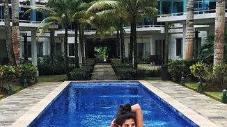 Χριστίνα Μπόμπα: Εντυπωσιακές φωτογραφίες με μαγιό στον Άγιο Δομίνικο