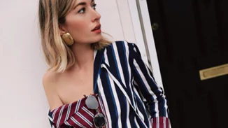 Πώς να συνδυάσω τις ρίγες στην παραλία, τη βόλτα, το γραφείο