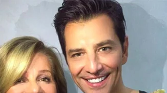 Σάκης Ρουβάς: Εύχεται στην μητέρα του με μια σπάνια φωτογραφία τους