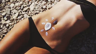 Κάηκες από τον ήλιο; Οι 5 κινήσεις για να το αντιμετωπίσεις σωστά