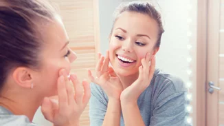 Χωρίς νυστέρι: Οι θεραπείες προσώπου με θαυματουργά αποτελέσματα