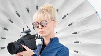 Τα γυαλιά πεταλούδα αναγεννώνται με τον πιο cool τρόπο μέσα από τη συλλογή Vogue Eyewear!