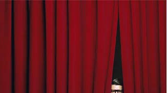 "Designers": Μία νέα έκθεση παρουσιάζει throwback φωτογραφίες των σημαντικότερων σχεδιαστών μόδας