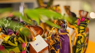 KIMALÉ: Το Benaki Shop ντύθηκε με τα καλειδοσκοπικά african inspired μοτίβα της Irène Mamfredos