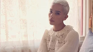 Zoe Kravitz: Εσύ θυμάσαι αυτή της διάσημη πρώην του μπαμπά της;