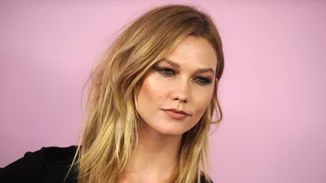 Karlie Kloss: 5 εμφανίσεις της που θέλουμε να αντιγράψουμε για το καλοκαίρι