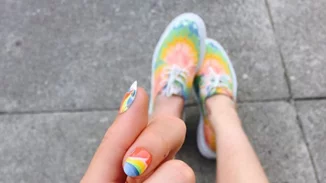 Νύχια σαν ουράνιο τόξο: Πέτυχε το nail trend μόνη σου!
