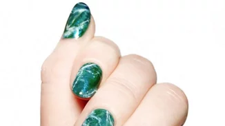 11 τέλειες καλοκαιρινές ιδέες για marble nails