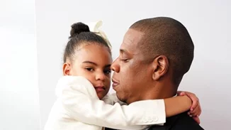 Blue Ivy | Θέλουμε τα παπούτσια που φόρεσε στα χτεσινοβραδινά Grammy Awards!