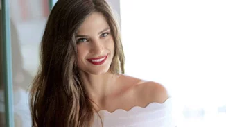 Χριστίνα Μπόμπα: Ποζάρει με μπικίνι κάνοντας γιόγκα