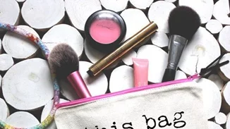 Σου γεμίζουμε το νεσεσέρ του τριημέρου (θα είναι ελαφρύ, μην φοβάσαι)