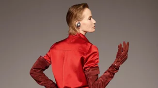 Verushka: Δες το 78χρονο μοντέλο στην νέα καμπάνια Acne Studios