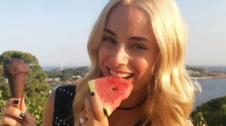 Δούκισσα Νομικού: Με μαύρο μπικίνι στη Μύκονο