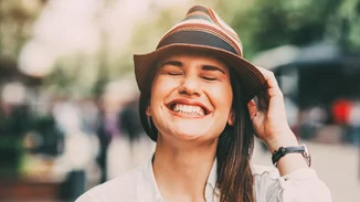 7 έξυπνες κινήσεις που βοηθούν θεαματικά στη μείωση των ρυτίδων