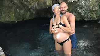 Ολυμπία Χοψονίδου: Ποζάρει στην αγκαλιά του Σπανούλη