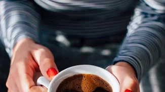 Πότε πρέπει να πιεις καφέ για ενέργεια; Μάθε ακριβώς πόσο και πότε!
