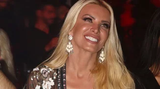 Κατερίνα Καινούργιου: Με καυτό σορτσάκι στη Μύκονο