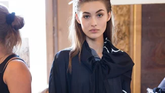 Θα φορούσες μαύρο το καλοκαίρι; Δες πώς θα το κάνεις σωστά!