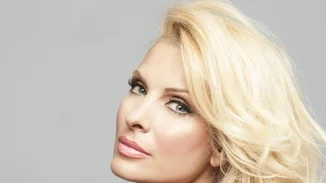 Ελένη Μενεγάκη: Με καυτό μπικίνι και χωρίς ρετούς στην Άνδρο