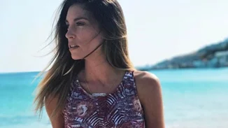 Αθηνά Οικονομάκου: Η καυτή εμφάνιση με μαγιό μία ημέρα μετά τον γάμο της Δούκισσας