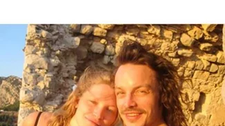 Sarah Gilmour: H κόρη του κιθαρίστα των Pink Floyd παντρεύτηκε στη Ρόδο