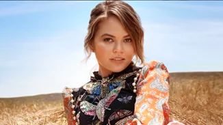 Chrissy Teigen: Η «καυτή» της έκπληξη στον John Legend