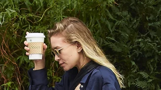 Ashley Olsen: Φορά το λευκό πουκάμισο που έχεις κι εσύ με τον πιο cool τρόπο!