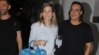 Διονύσης Σχοινάς - Ηλίας Βρεττός: Νυχτερινή βόλτα στη Μύκονο