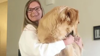 #SquatYourDog: Ξέχνα τα βάρη! Το νέο insta-trend σε θέλει να σηκώνεις το σκύλο σου