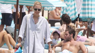 Βίκυ Καγιά: Πρώτο μπάνιο μαζί με τον Ηλία Κρασσά και την κόρη του Μπιάνκα