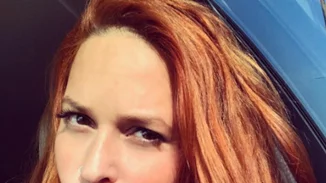 Σίσσυ Χρηστίδου: Με κόκκινο ολόσωμο βάζει "φωτιά" στο Instagram