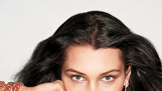 Bella Hadid: Ποζάρει topless για το περιοδικό V και το φακό του Terry Richardson